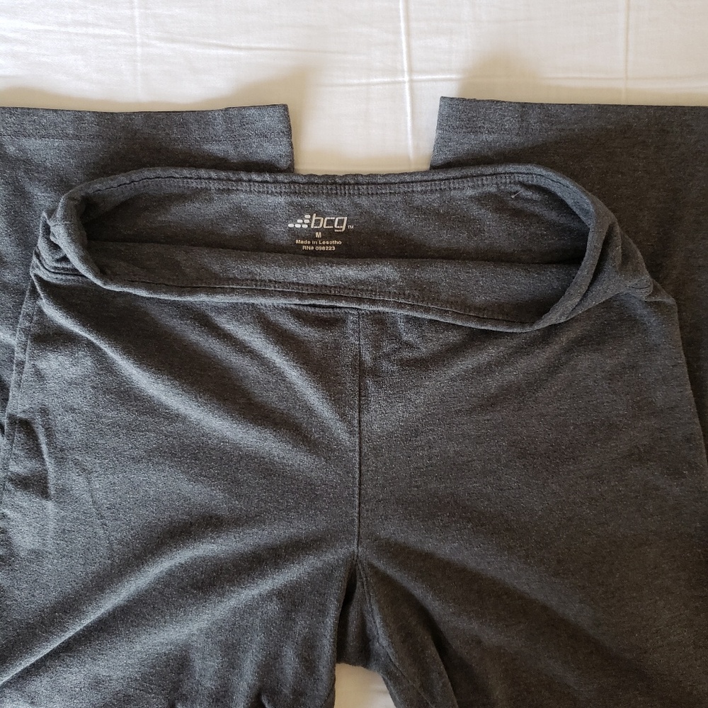 Soft gray capri athletic pants ~ medium